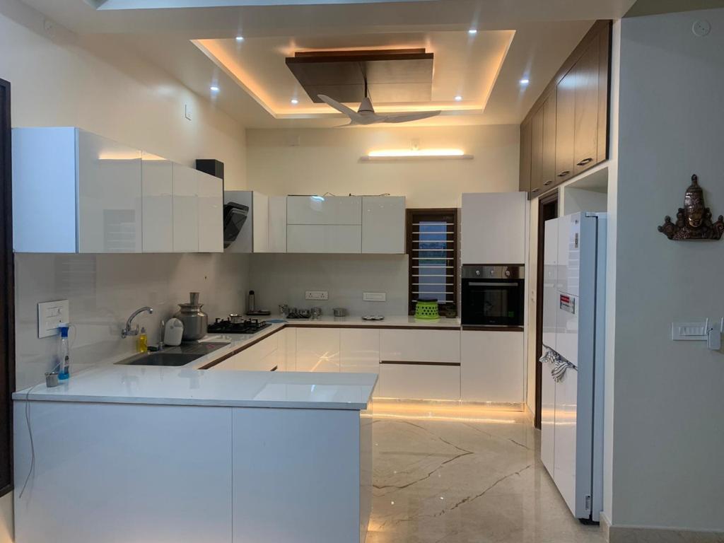 White Island Kitchen — Full View, Kanpur